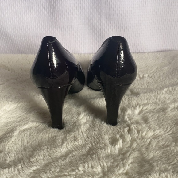 Nine West Patent Leather Pump - Picture 4 of 5